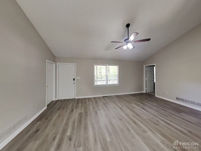 Building Photo - 65 Brentwood Dr