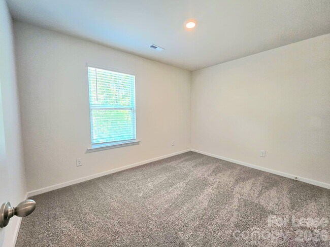 Building Photo - 3854 Rosewood Dr