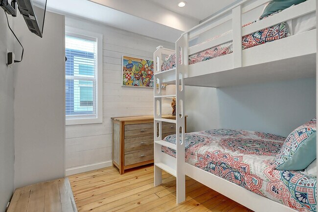 Building Photo - 527 Sand Burr Ln