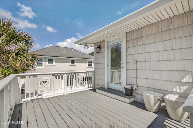 Building Photo - 1766 Beach Ave