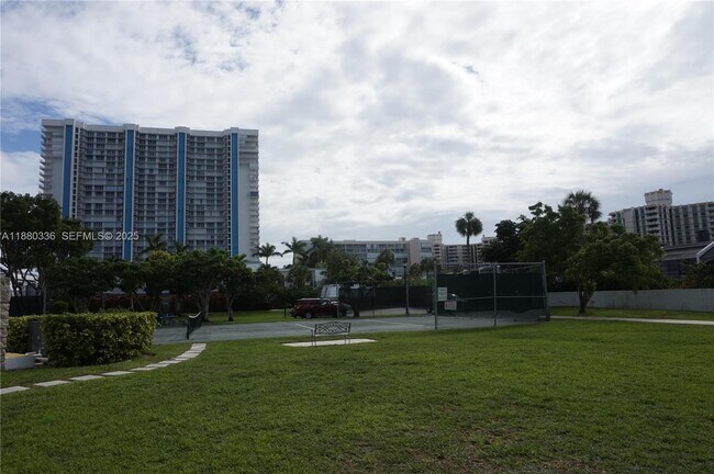 Building Photo - 210 Seaview Dr