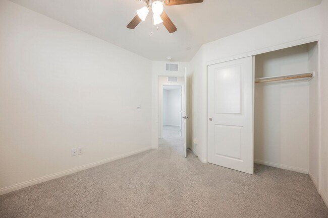 Building Photo - 402 Larksong Ave