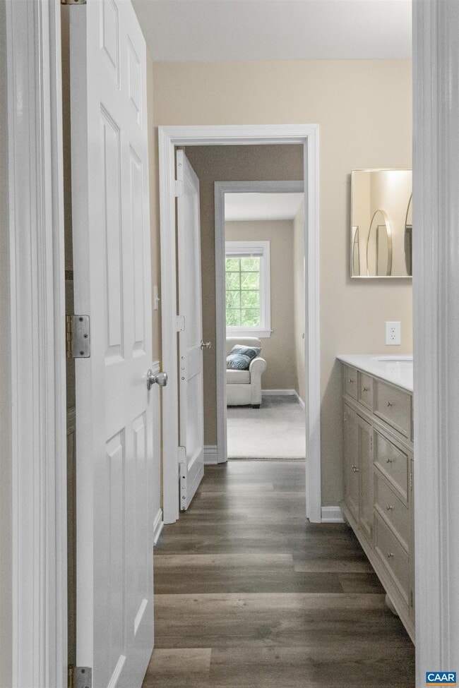 Building Photo - 118 Woodlake Dr