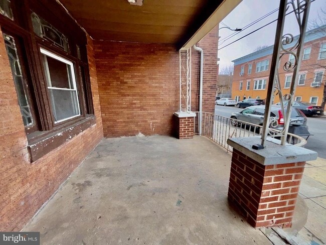 Building Photo - 831 S 59th St