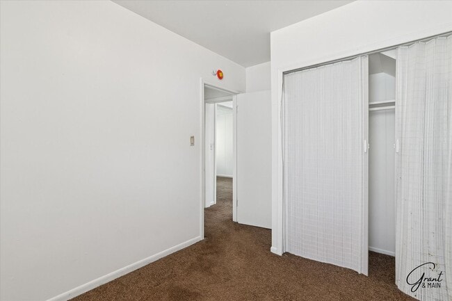 Building Photo - 3 bedroom bungalow $1300