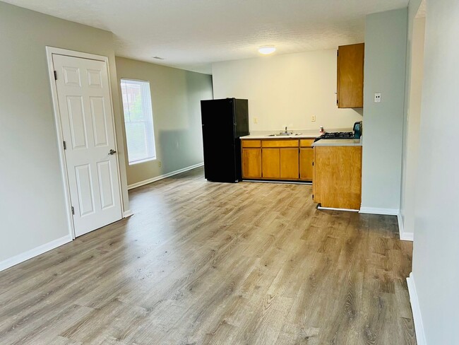 Building Photo - Updated 2 bedroom apartment in Portland no...
