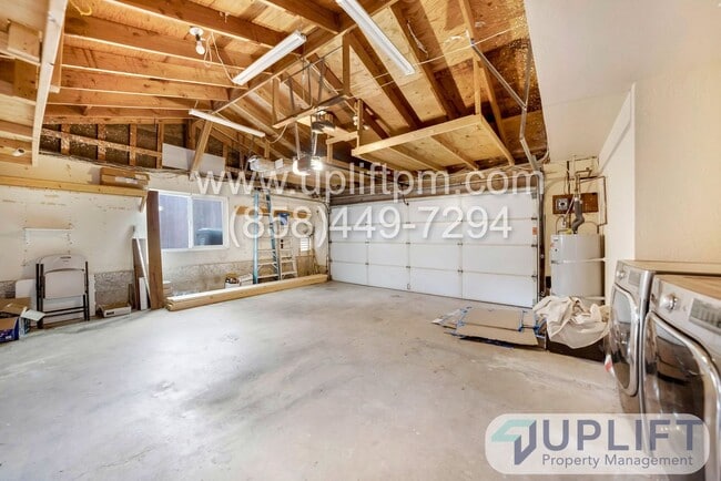 Building Photo - Country Estates - 4 bedroom 3 bathroom ove...