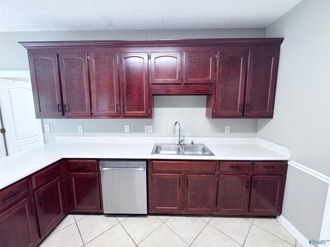 Building Photo - 192 Rosecliff Dr