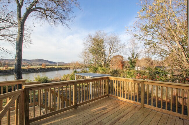 Building Photo - Lovely rental in Nashville with great views of the Cumberland River!  Coming Soon!