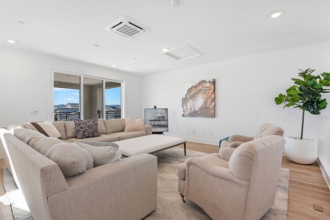 Building Photo - 408 Treble: Modern 4BR + Loft in Great Park, Irvine