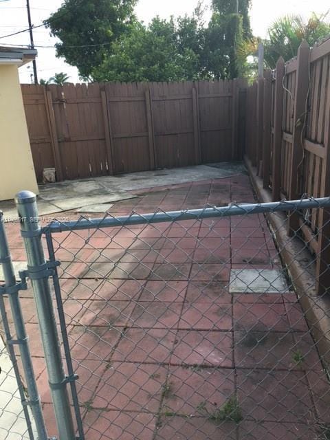 Building Photo - 1122 NW 24th Ct