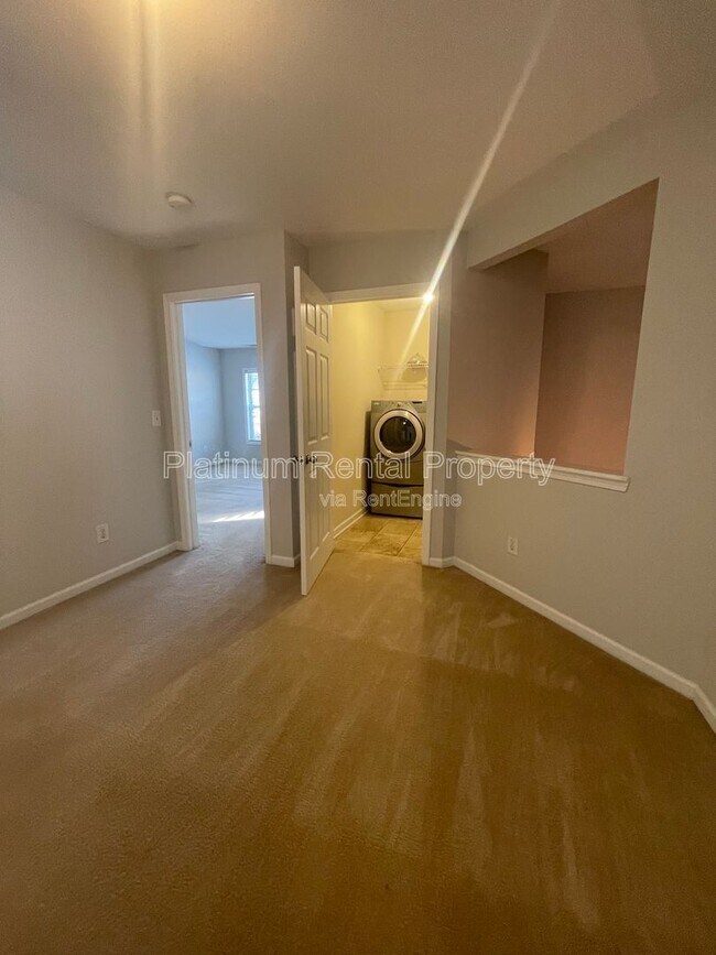 Building Photo - 5545 Weddington Dr