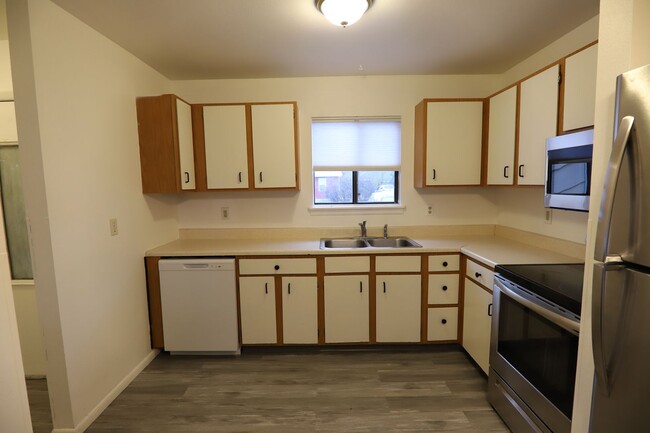 Building Photo - 257 Canby St