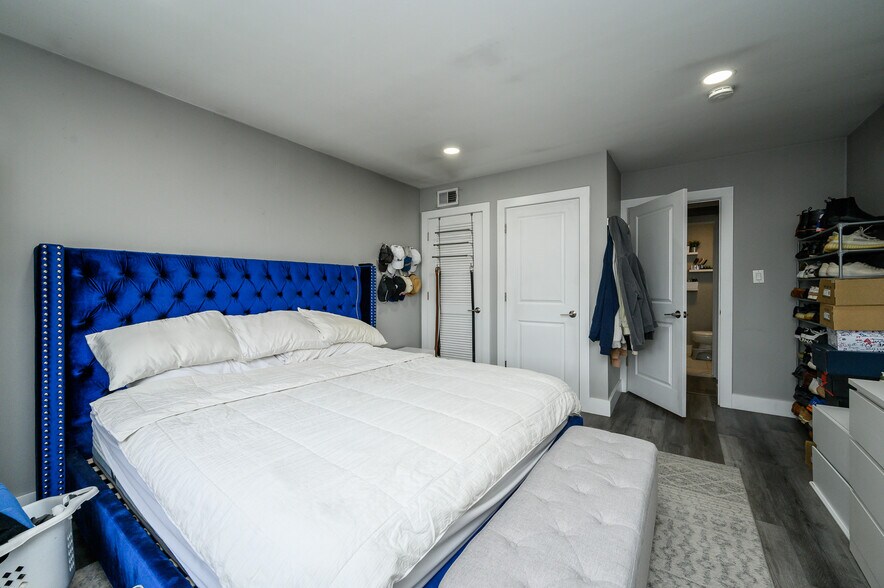 Building Photo - 569 Liberty Ave