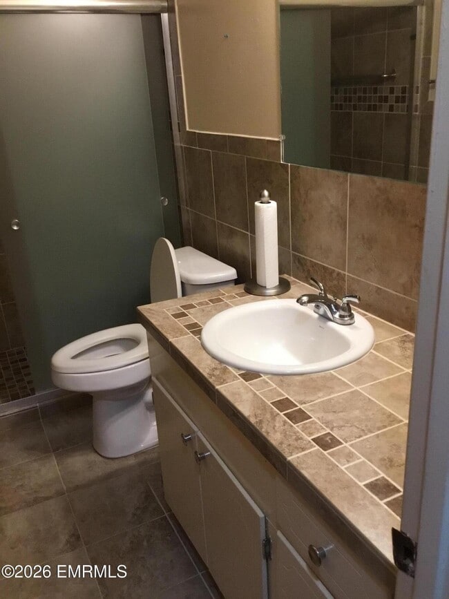 Building Photo - 520 39th Ct E