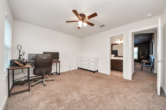 Building Photo - 622 Aberhill Dr