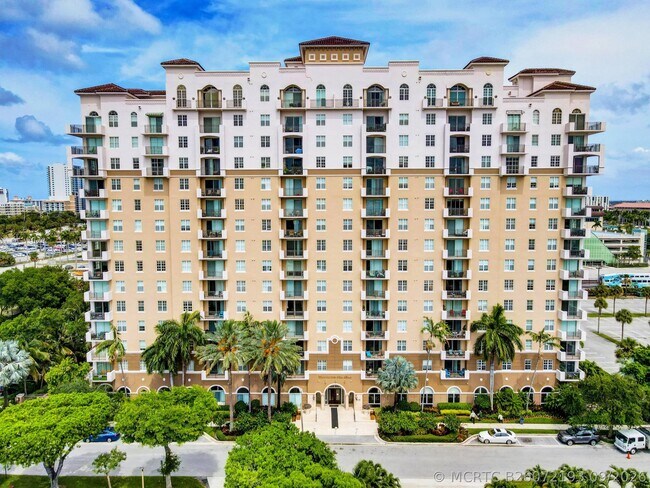 Building Photo - 616 Clearwater Park Rd