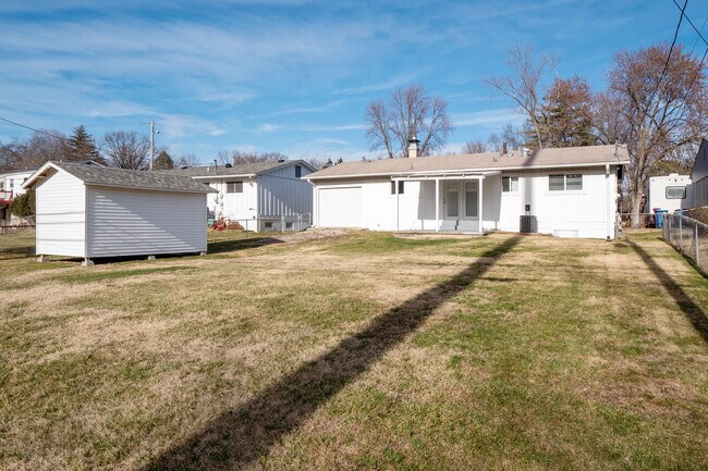 Building Photo - 12010 Glenpark Dr