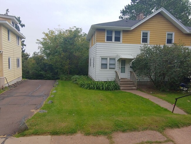 Building Photo - 616-618 Spear Ave