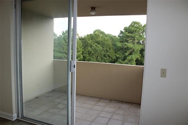 Building Photo - 1501 Clairmont Rd
