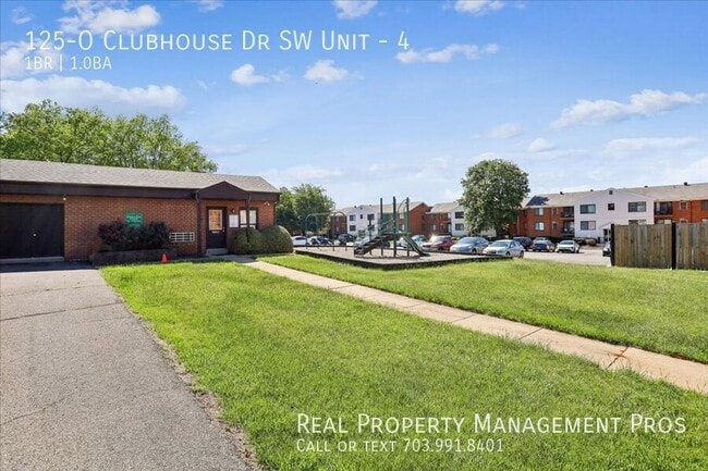 Building Photo - 125 Clubhouse Dr SW