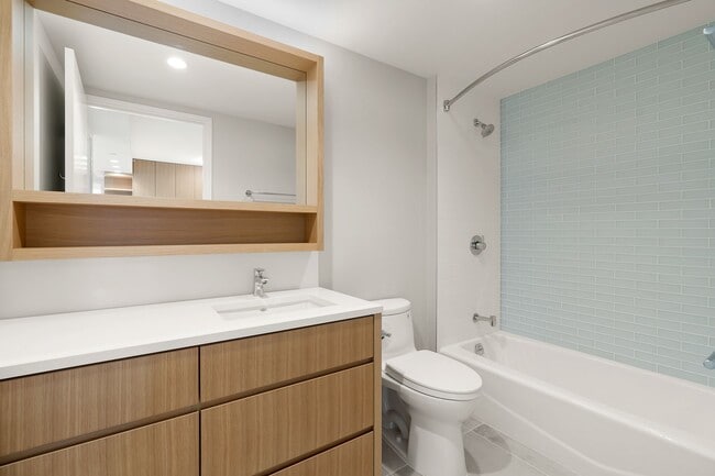 Building Photo - High-Floor Corner 2BR/2BA/2PK | Floor-to-C...