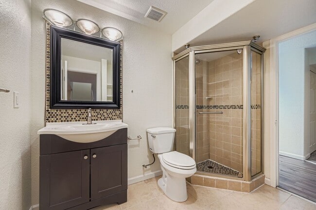 Building Photo - 5500 Clover Basin Dr