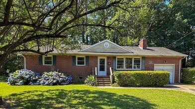 Building Photo - Fully Remodeled & Move-in Ready!