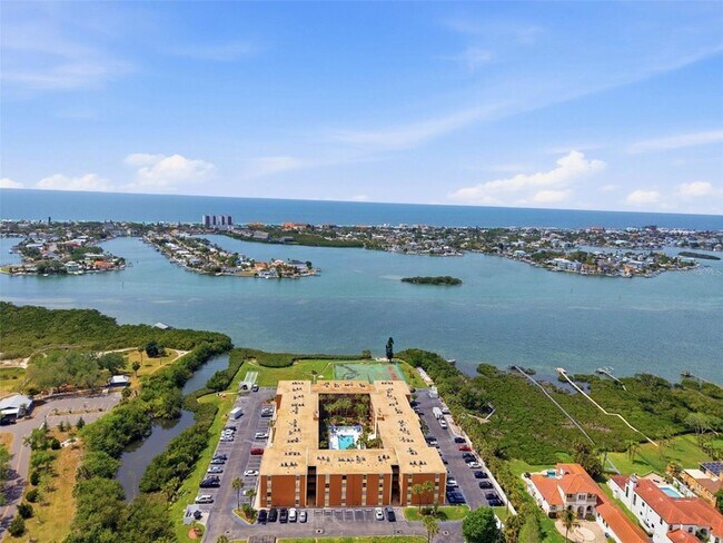 Building Photo - 12760 Indian Rocks Rd