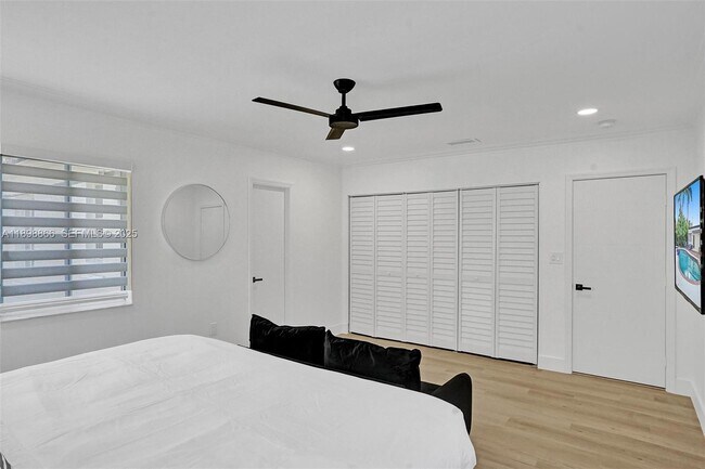 Building Photo - 725 Harrison St