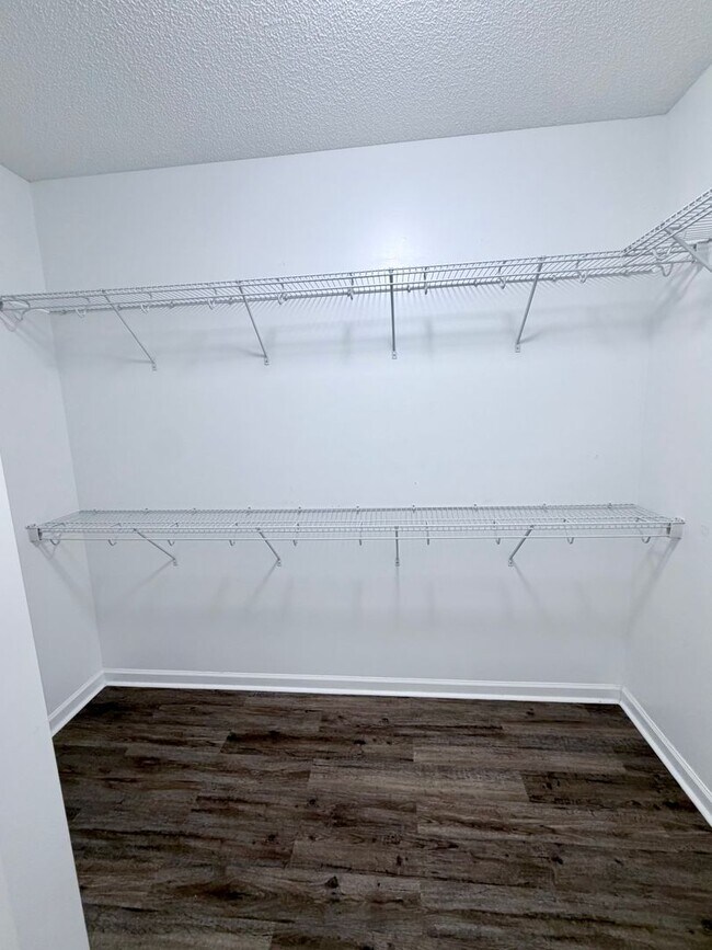 Building Photo - 705 Post Oak Way