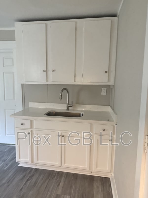 Building Photo - 322 Daniel St