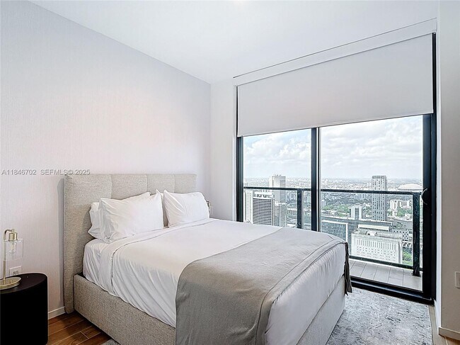 Building Photo - 398 NE 5th St