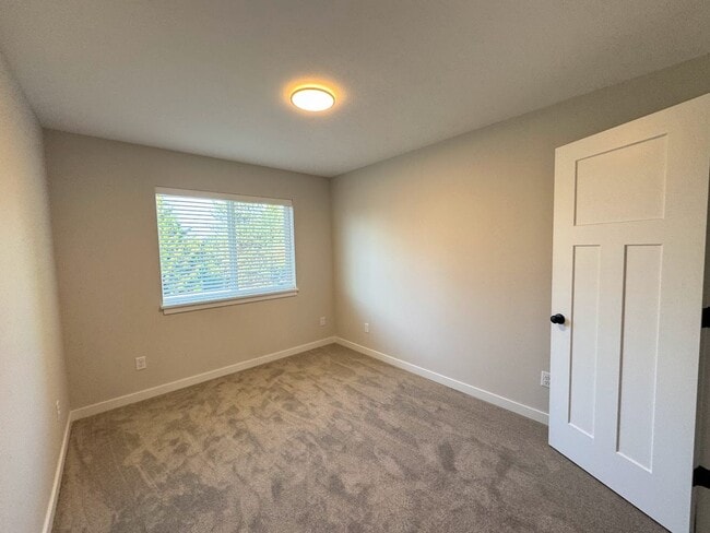 Building Photo - Newly Built 3 Bed, 2.5 Bath Cottage Homes with Washer & Dryer