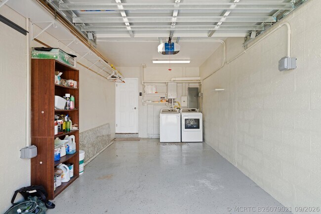 Building Photo - 215 Columbia Dr