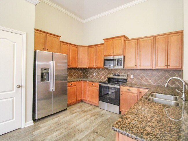 Building Photo - Gorgeous Corner-Lot Home in Canebrake Club – Lawn Care Included