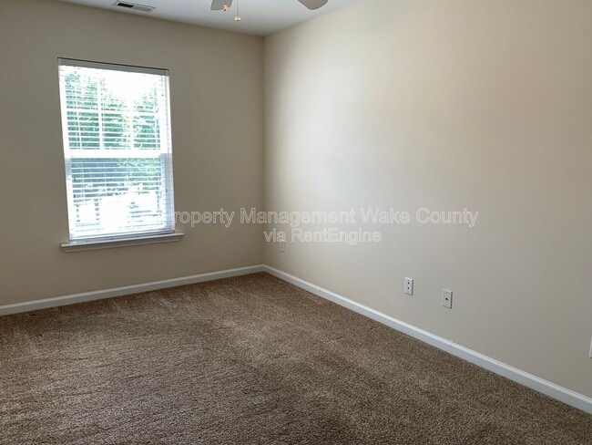Building Photo - 2225 Raven Rd