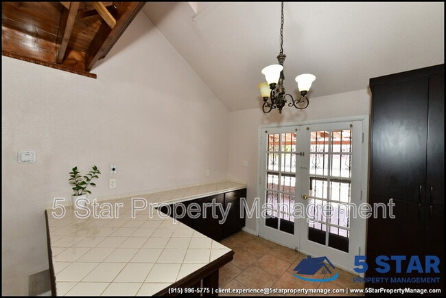 Building Photo - 908 Bolivia St