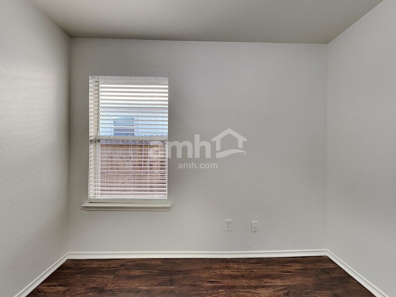 Building Photo - 7427 Draco Leap