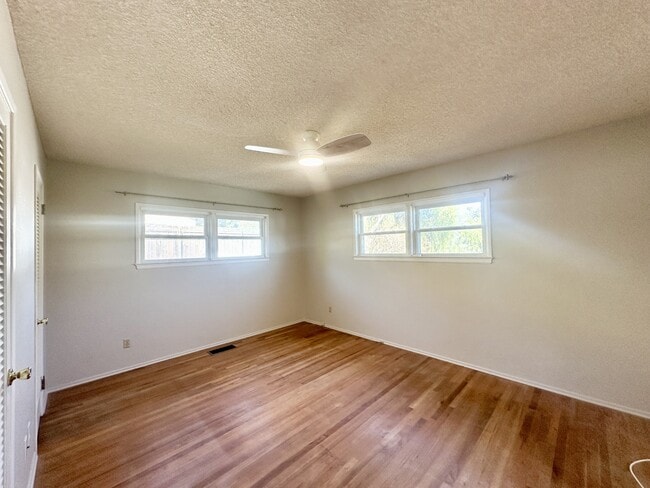 Building Photo - 9071 Paradise Park Dr