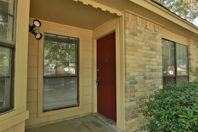 Building Photo - 24214 Wild Horses Ln