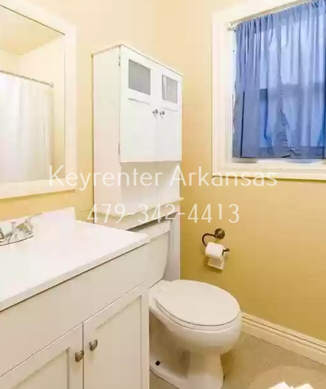 Building Photo - Beautiful Home Near the University!