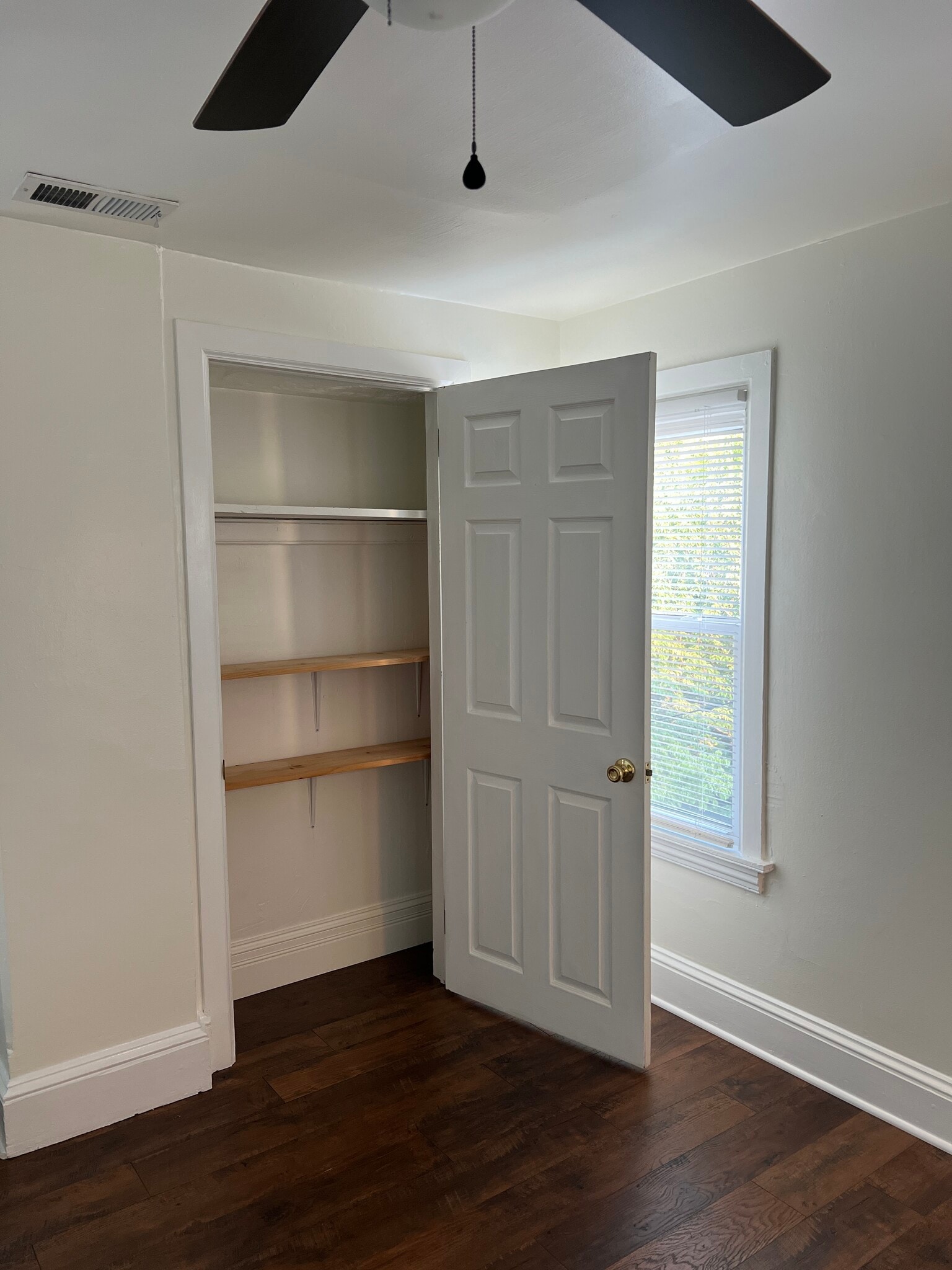 The linen closet located in the master bedroom. - 126 Merion Ave