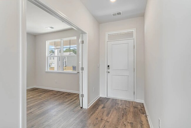 Building Photo - 304 Picnic Basket Pl