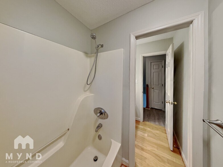 Building Photo - 2701 Moorsfield Ct