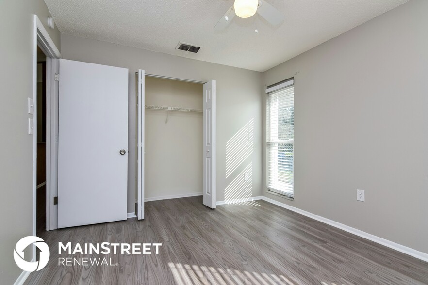 Building Photo - 7845 Avenal Loop