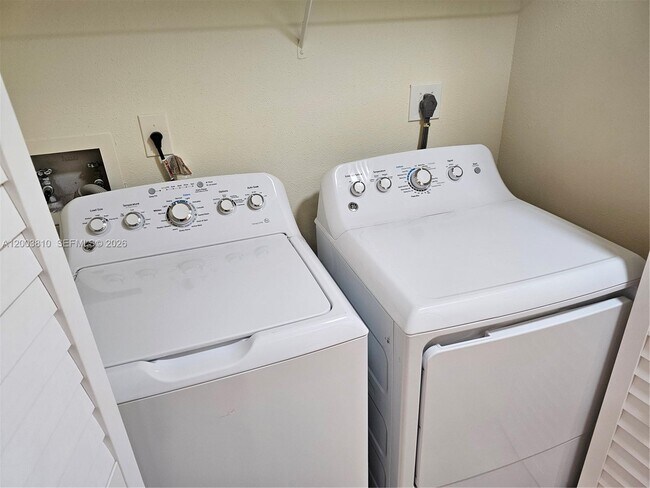 Building Photo - 2627 NW 33rd St