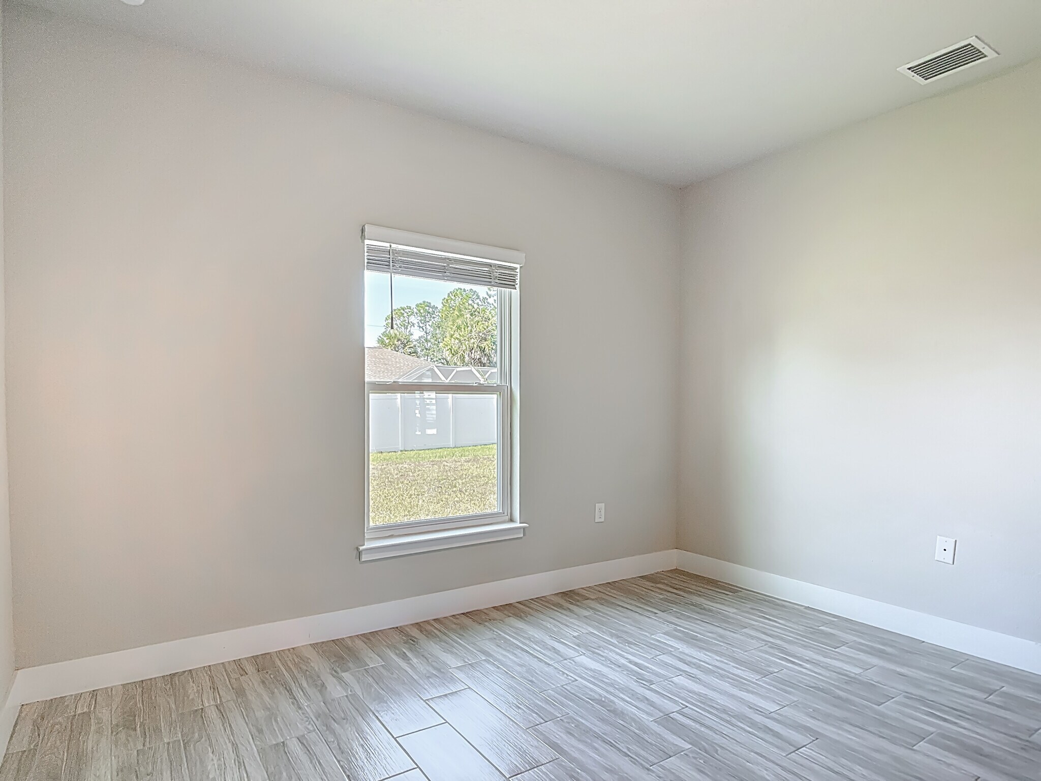 Building Photo - 60 Ballenger Ln