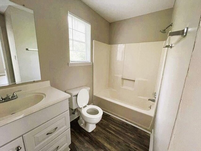 Building Photo - 3502 Edgeworth Dr