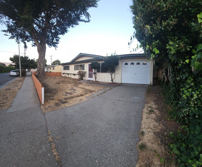 Building Photo - 1321 Madonna Rd
